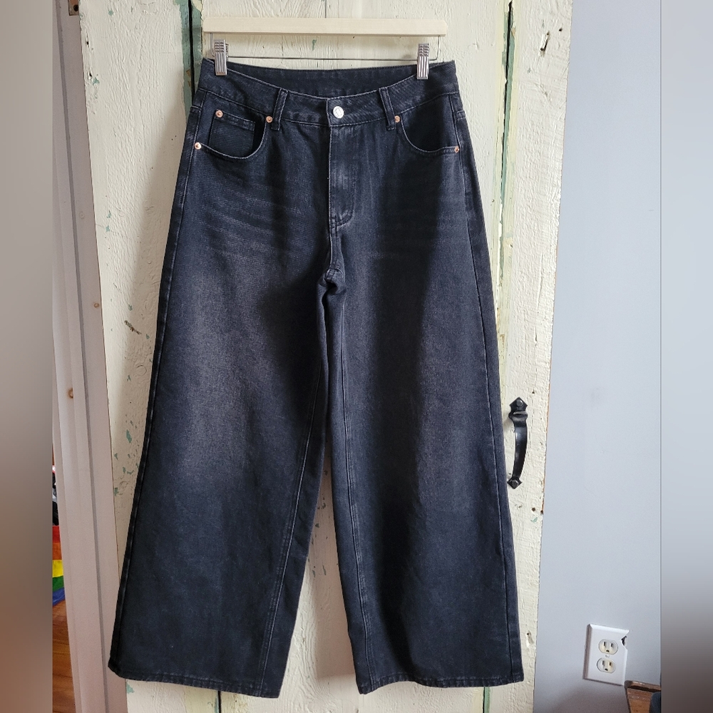 Chic Black Wide-Leg Jeans